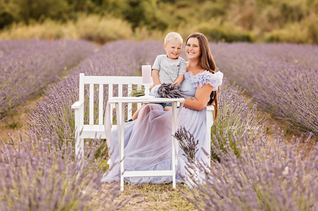 Lavendelfeld Outdoor Fotoshooting für Kinder, Familien, Babybauch www.judyharing.com